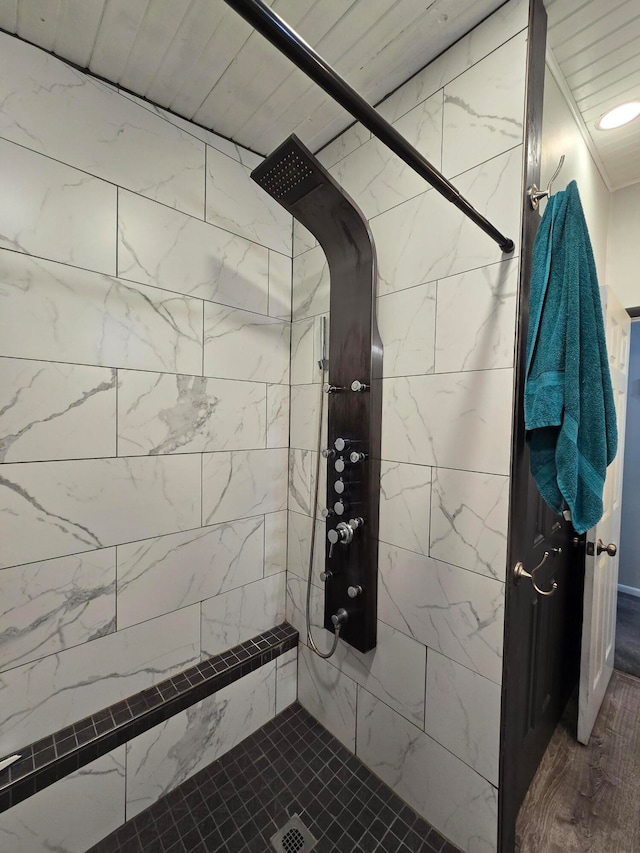 bathroom featuring a tile shower