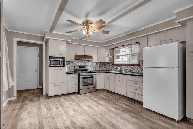 kitchen with tasteful backsplash, ornamental molding, stainless steel appliances, ceiling fan, and light hardwood / wood-style flooring