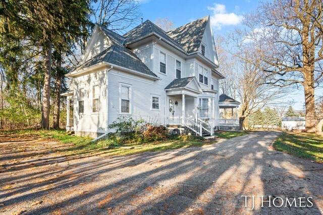 view of front facade with a porch