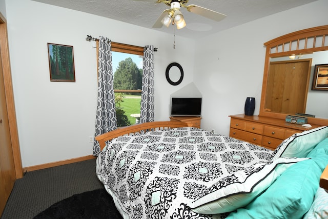 bedroom featuring a textured ceiling, carpet, and ceiling fan