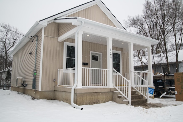 view of front of house featuring covered porch