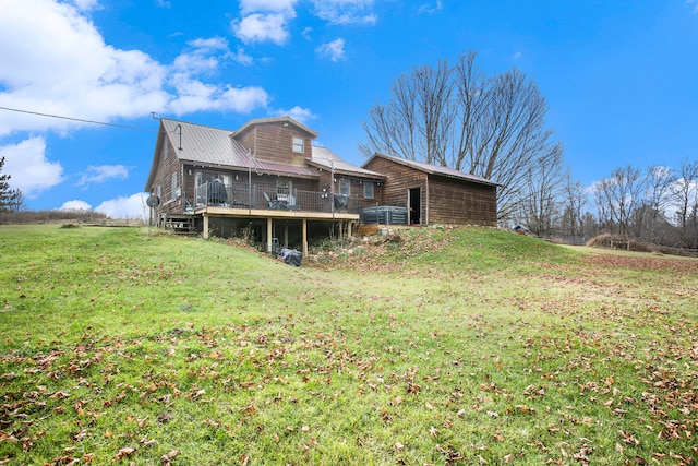 back of house featuring a lawn