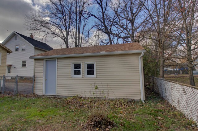 view of outdoor structure with a yard