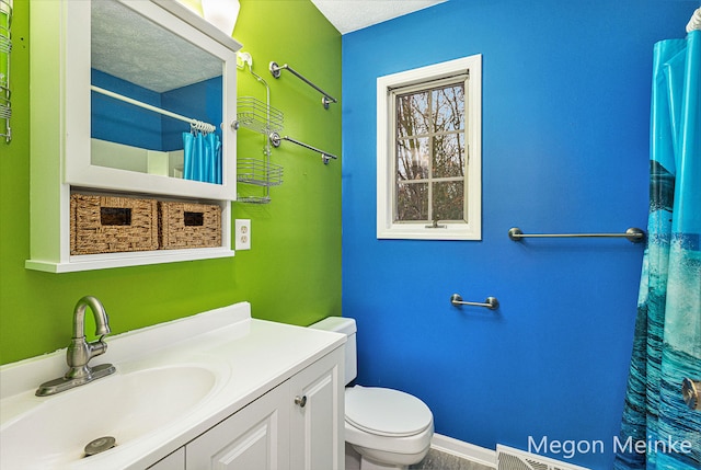 bathroom with toilet, vanity, a textured ceiling, and curtained shower