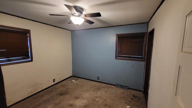 empty room with ceiling fan