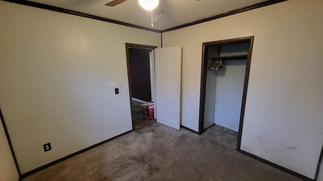 unfurnished bedroom with ceiling fan, carpet floors, crown molding, and a closet