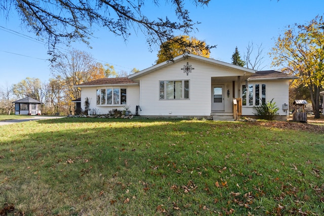 single story home featuring a front lawn