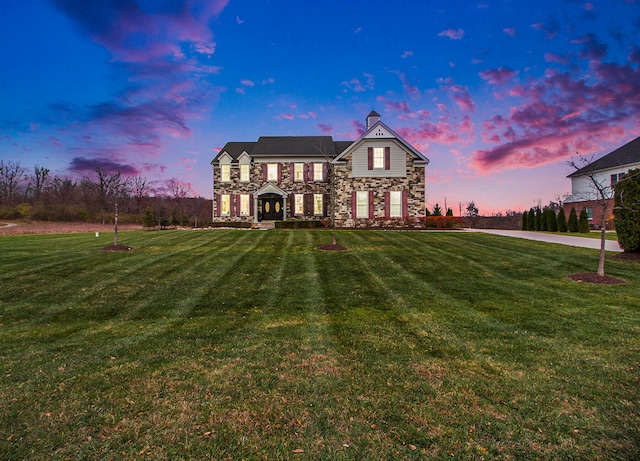 view of front of home featuring a lawn