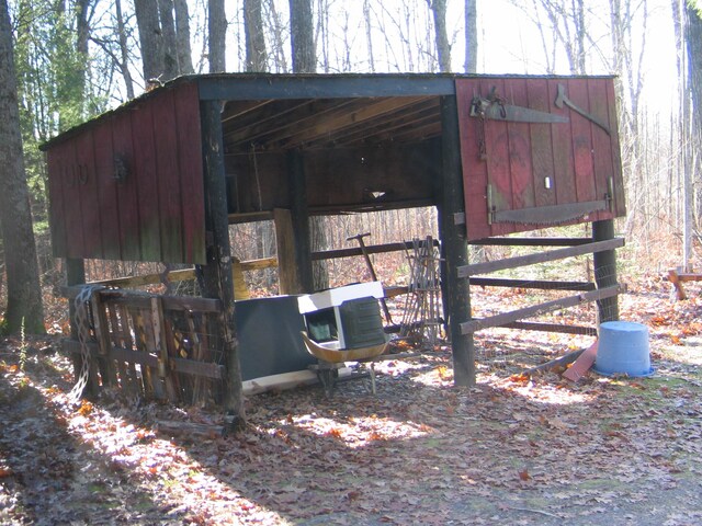 view of outdoor structure