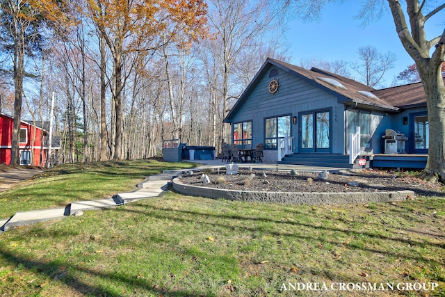 exterior space featuring a front yard