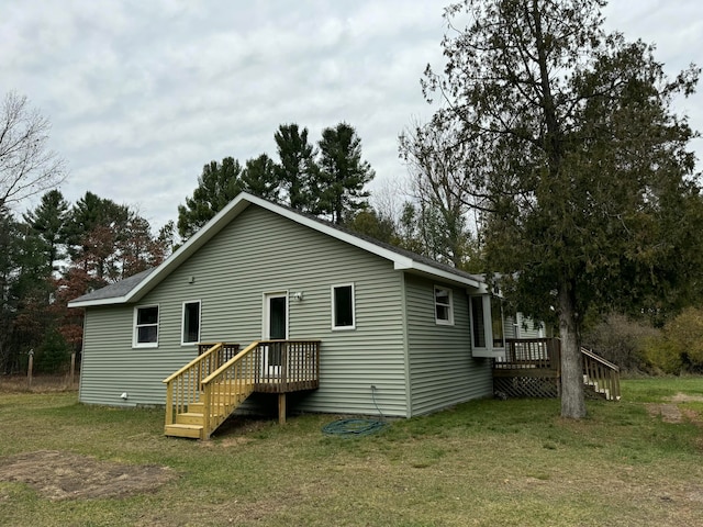 back of house featuring a yard