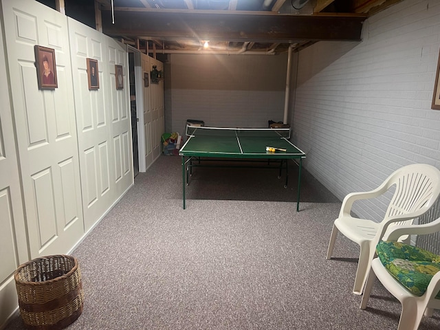 game room with carpet flooring