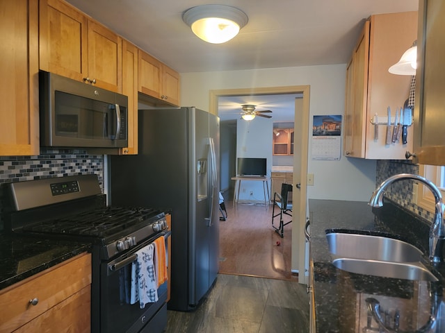 kitchen with decorative backsplash, dark hardwood / wood-style flooring, stainless steel appliances, ceiling fan, and sink