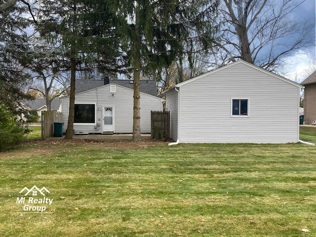 back of house featuring a yard