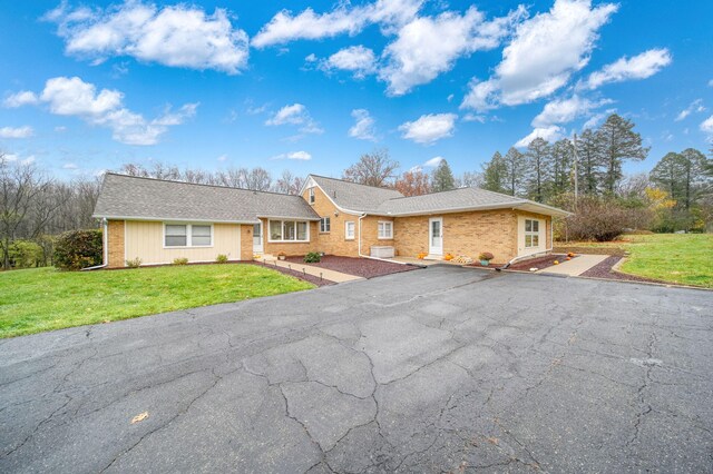 ranch-style home with a front yard