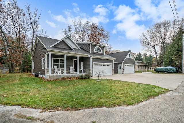 view of front facade featuring covered porch and a front yard