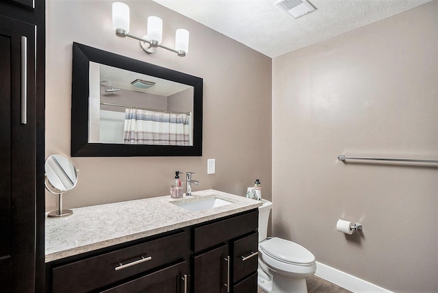 18481 N Fruitport Rd, Spring Lake, MI 49456 - bathroom with toilet, vanity, baseboards, a textured ceiling, and a shower with shower curtain
