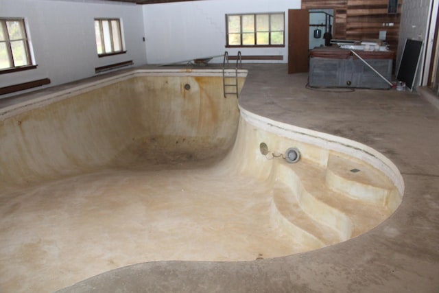 9370 Moon Rd, Saline, MI 48176 - detailed view of concrete flooring