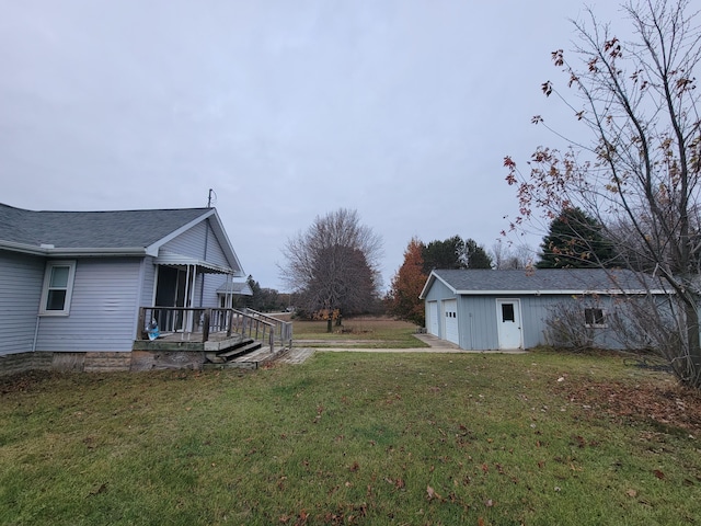 view of yard with an outbuilding and a garage