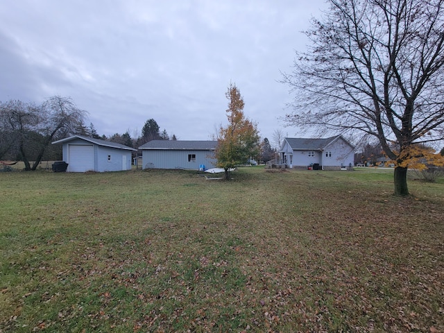 view of yard with a garage and an outdoor structure