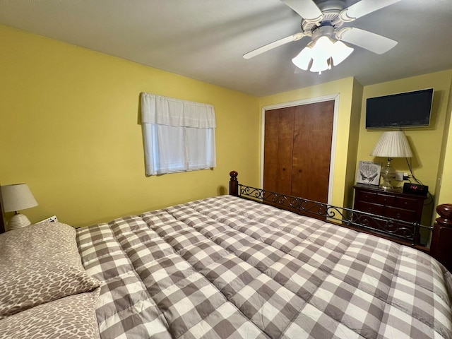 bedroom featuring ceiling fan and a closet