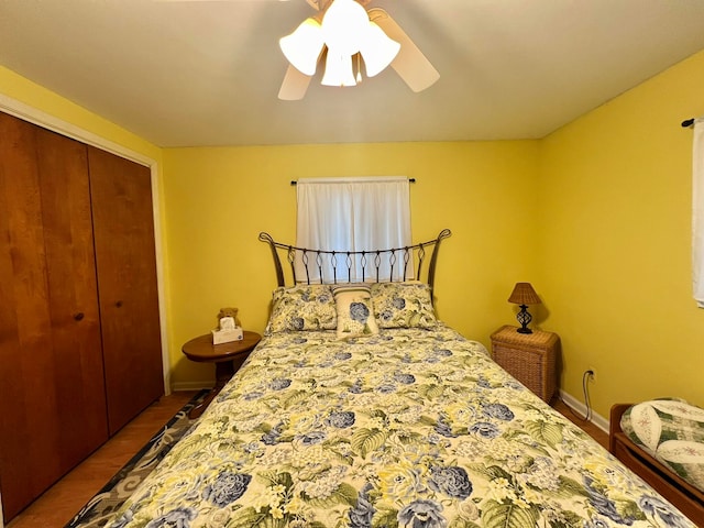 bedroom featuring ceiling fan, dark hardwood / wood-style flooring, and a closet