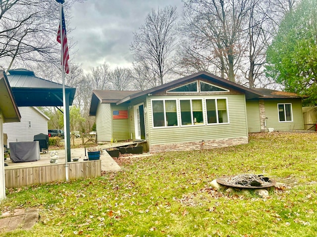 view of front of house with a front lawn