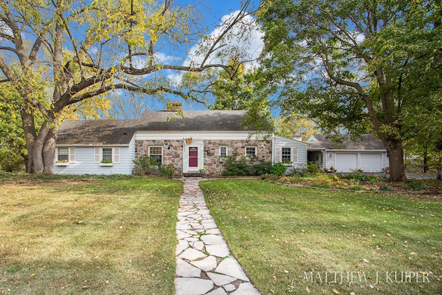 single story home with a front lawn