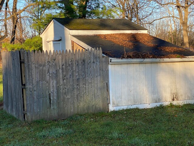 view of outbuilding