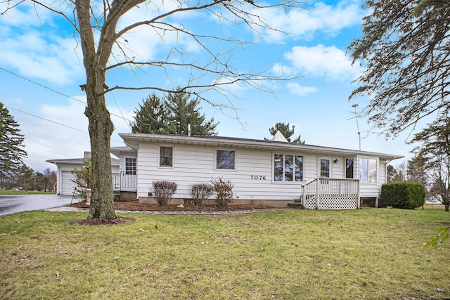 single story home featuring a front yard