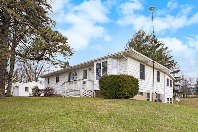 view of front of property with a front yard