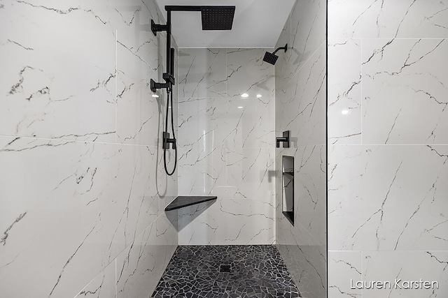 bathroom featuring tiled shower