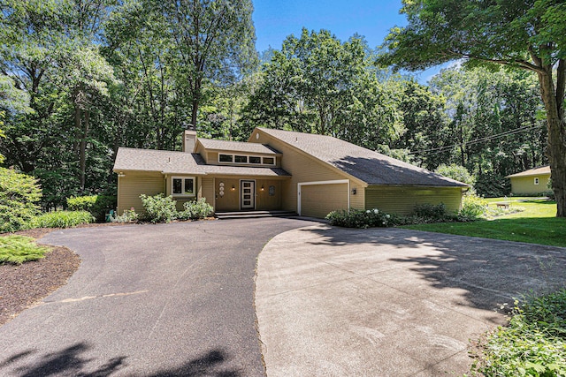 view of front facade featuring a garage