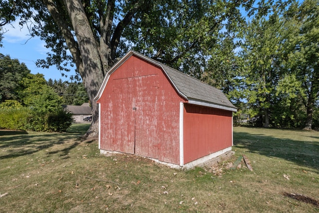 view of outbuilding featuring a yard