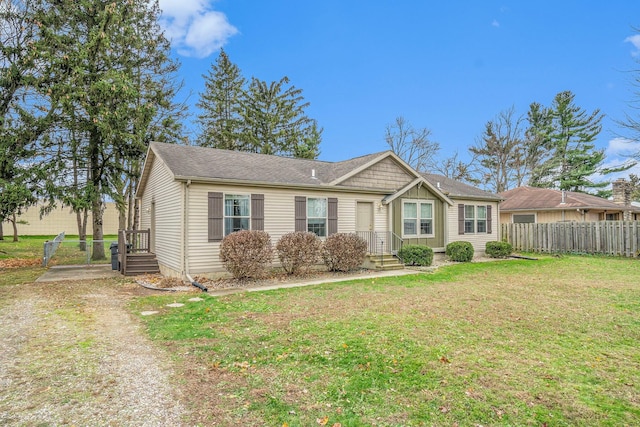 ranch-style home featuring a front lawn