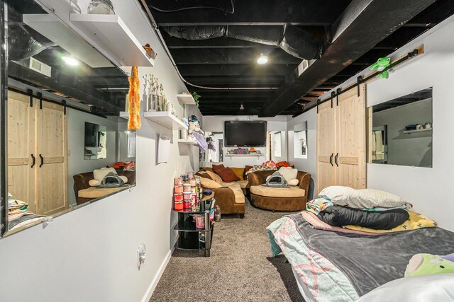 interior space featuring carpet flooring and a barn door