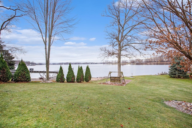 view of yard featuring a water view