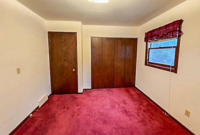 unfurnished bedroom with carpet flooring and a closet