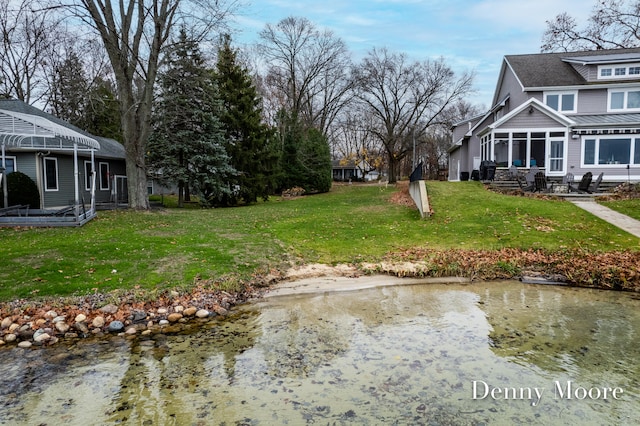 view of yard featuring a water view