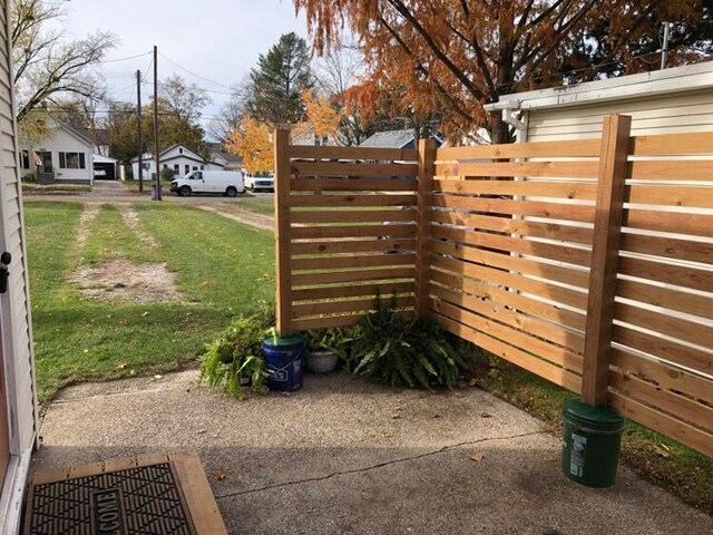 view of gate featuring a yard