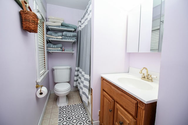 bathroom with a shower with curtain, vanity, and toilet