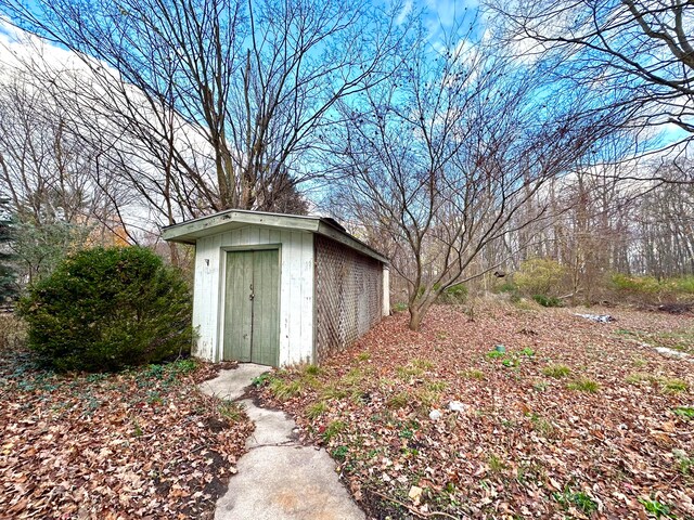 view of outbuilding