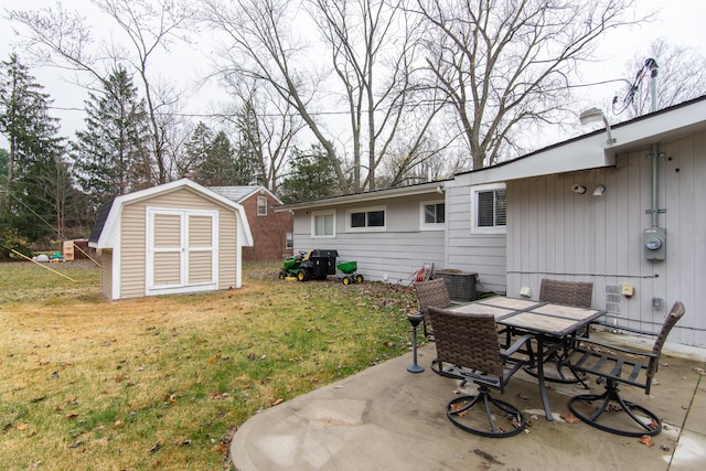 view of yard featuring a shed and a patio area