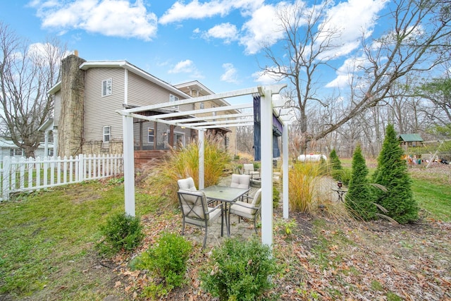 view of yard featuring a pergola