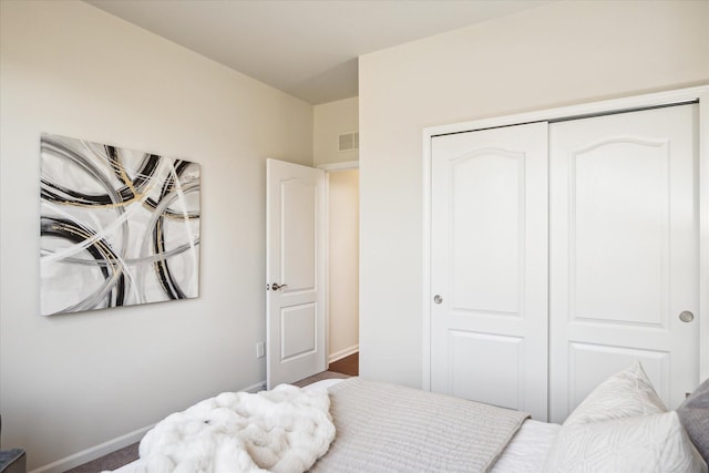 bedroom featuring a closet