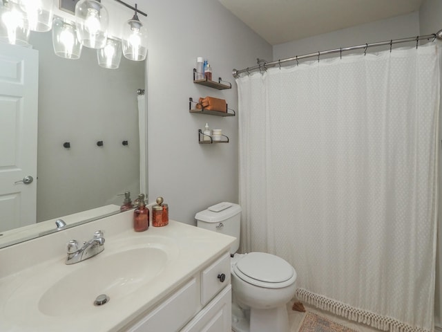 bathroom featuring a shower with shower curtain, vanity, and toilet