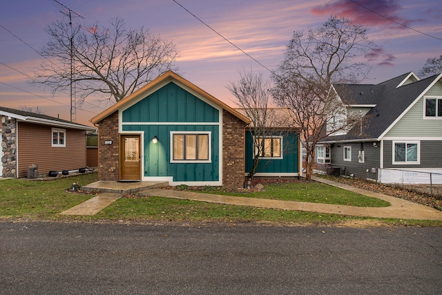 view of front of property with a yard