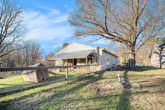 exterior space featuring a yard