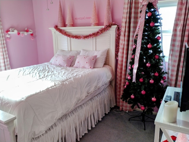 bedroom featuring carpet floors