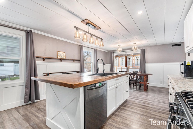 kitchen featuring a center island with sink, white cabinets, sink, and stainless steel appliances